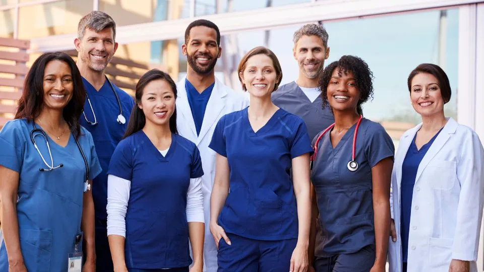 Registered Nurse Canada: Top Cities Paying up to $95,000 with PNP Fast-Track Options